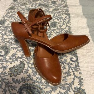 Chic Tan Women's Heels